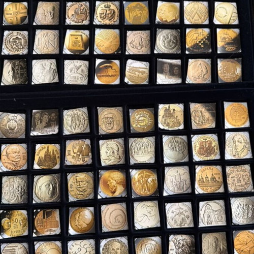 Suitcases for 2€ Coin Collection new
