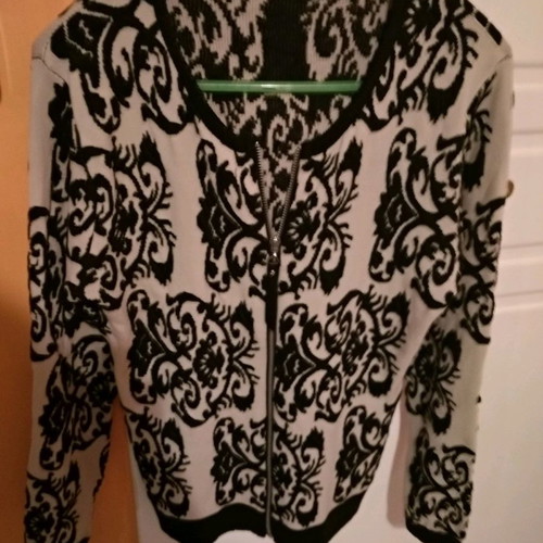 Cardigan new medium with ecru and black pattern