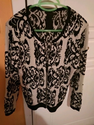 Cardigan new medium with ecru and black pattern
