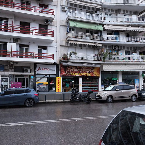 Επιχείρηση ξηρών καρπών και καφέδων Ηλιοτρόπιο με 40 χρόνια λειτουργίας