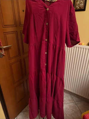 Midi dress with buttons very good condition, red