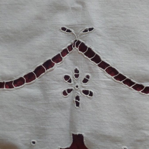 Handmade cutwork table linen 75x75 like new
