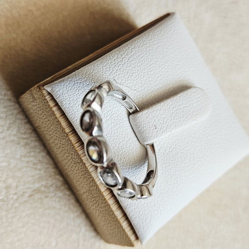 Silver 925 ring with oval shiny stones