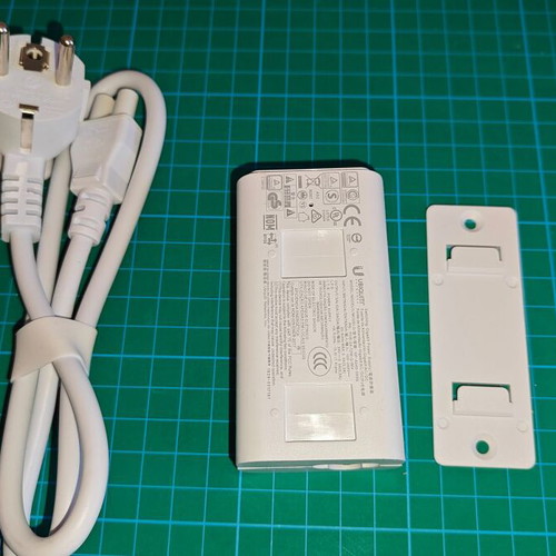 Ubiquiti POE-24-12W-G-WH PoE Injector used with shielded RJ45 port