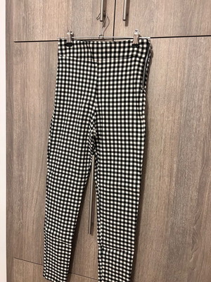 Zara women's checkered leggings like new, size L, black and white