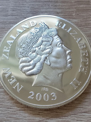 Queen Elizabeth II Lord of the Rings 2003 commemorative coin like new