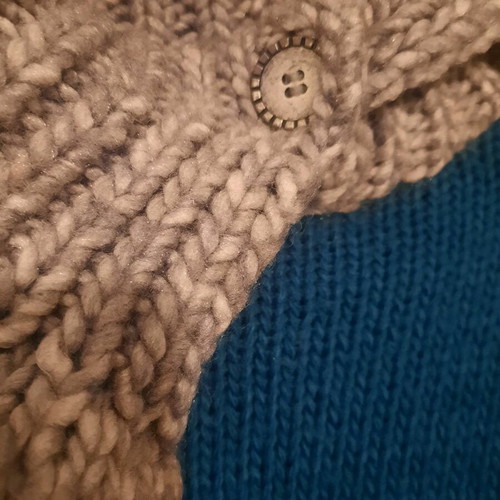 Lioutas sweater like new with unique petrol gray design