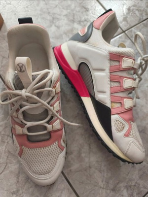 Louis Vuitton Run Away sneakers size 38.5, white and grey