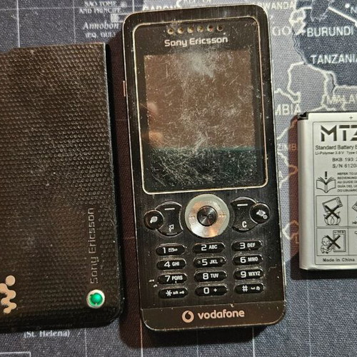Sony Ericsson W302 Walkman used with USB charging cable