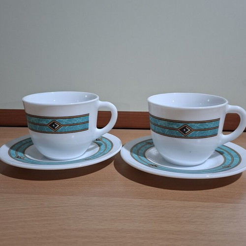 Vintage tea cup set with saucers, like new, white opal