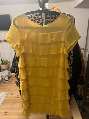 φορεμα με βολαν h&m