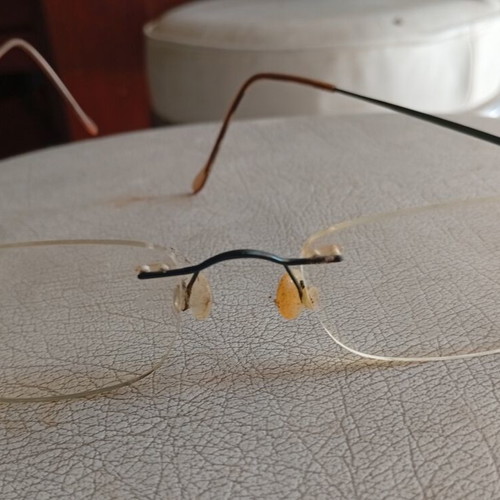Rimless glasses used, beta titanium alloy, lightweight design