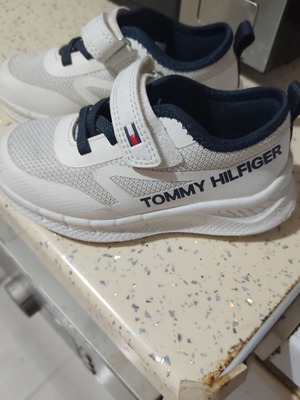 Tommy Hilfiger παιδικά αθλητικά παπούτσια νούμερο 25 σαν καινούργια, άσπρο και μπλε