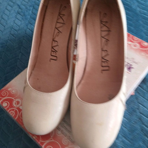 Beige pumps like new, 8 cm heel, size 37