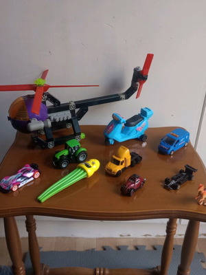 Various toys like new, pack of 10
