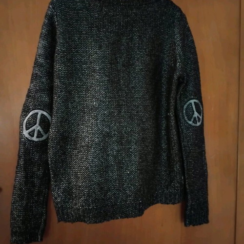Gray pullover with silver highlights like new