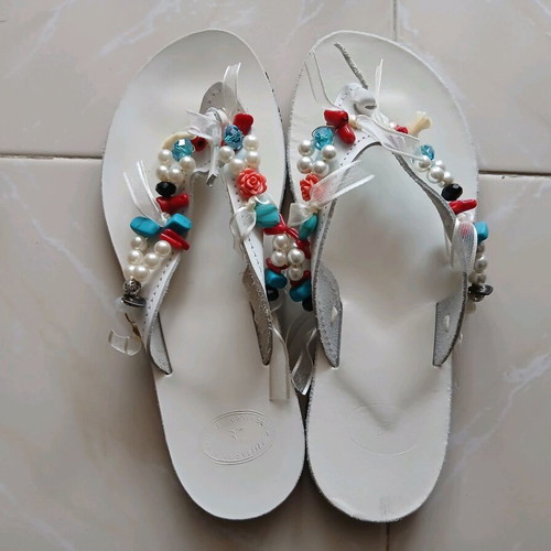 Women's leather sandals like new, white with multicolor decoration