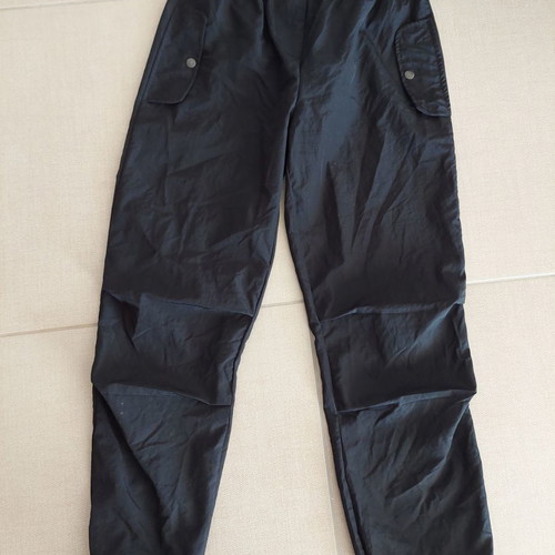 Reline cargo black pants used with elastic waist and ankles