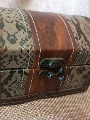 Jewelry storage box used, good condition