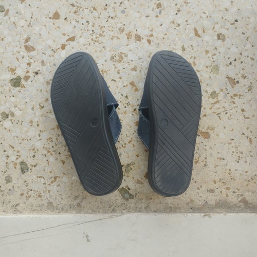 Unisex slippers size 41 like new, black and gray