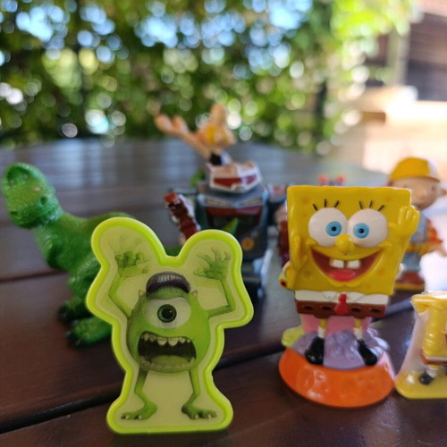 Children's movie figures used, pack