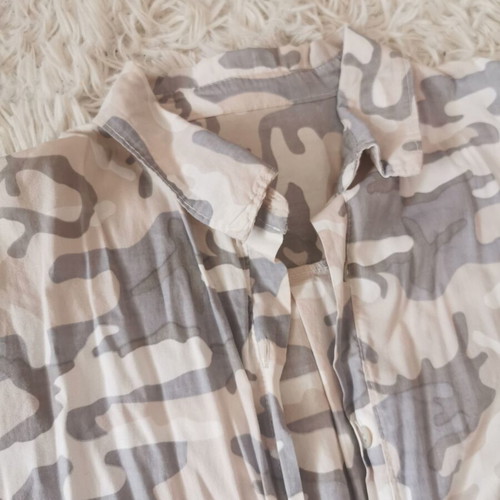 Camouflage shirt one size like new, beige