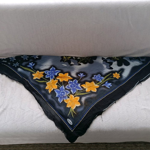Headscarf used, size 88/85 cm