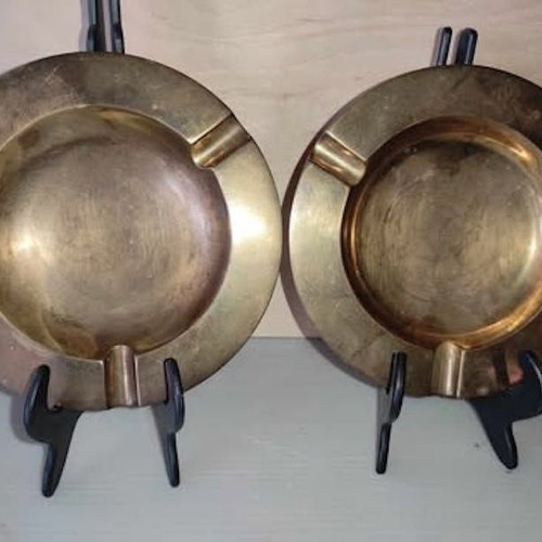 Solid brass ashtrays like new, set of 2 pieces