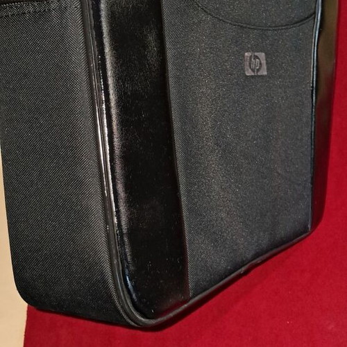 HP laptop shoulder bag like new, black