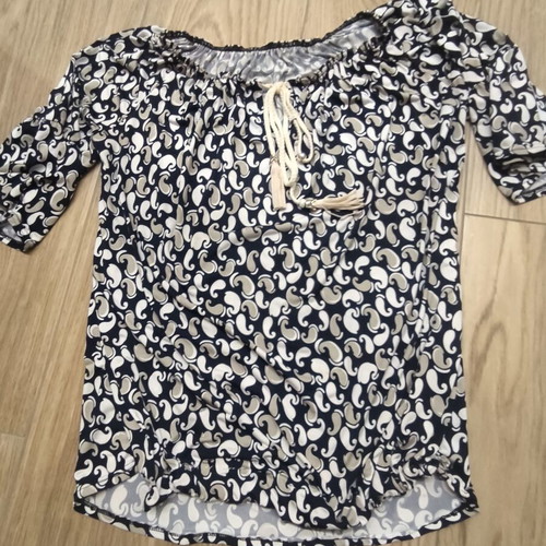 XL Top navy blue with white paisley pattern, like new