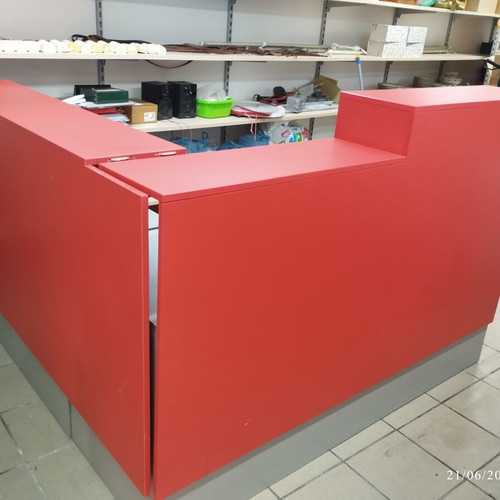 Reception desk red like new, dimensions 180x180x110 cm