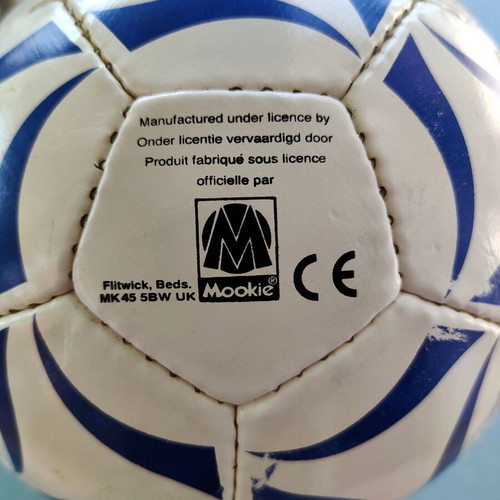Euro 2000 Nestlé Collectible Soccer Ball like new, authentic
