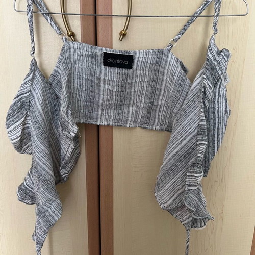 Crop top ckontova like new, gray, one size