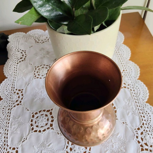 Copper vase hammered like new