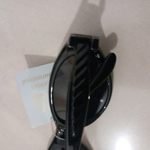 Sunglasses new black with unique arm design