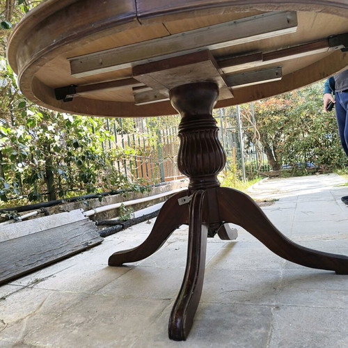 Solid round table with extension mechanism like new