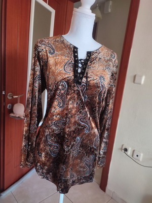 Velvet women's blouse like new, black and gold colors