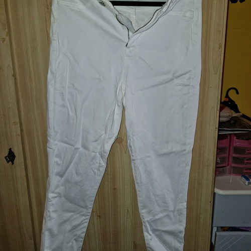 American Eagle white jeans like new, size L with asymmetric hem