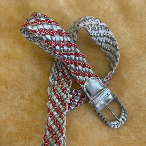 Women's belt used, adjustable, in good condition