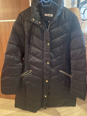 Matis Fashion black no large jacket like new with detachable hood and fur