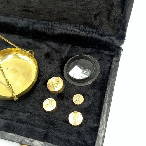 Pocket scale like new in its box with micrograms