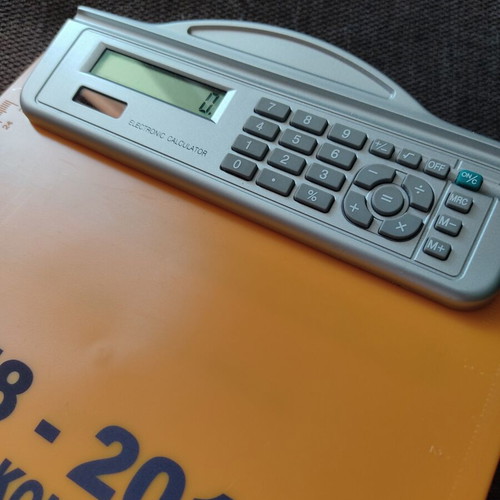 Hard dossier with clip and solar-powered calculator like new
