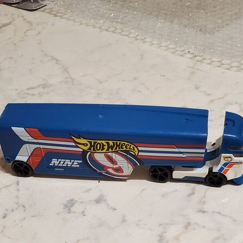 Hot Wheels Speedway Hauler 2016 used with minor chip on rear door
