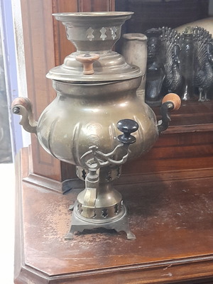 Brass samovar used with spigot
