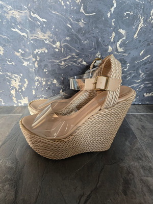 Platform sandals size 40, like new, beige