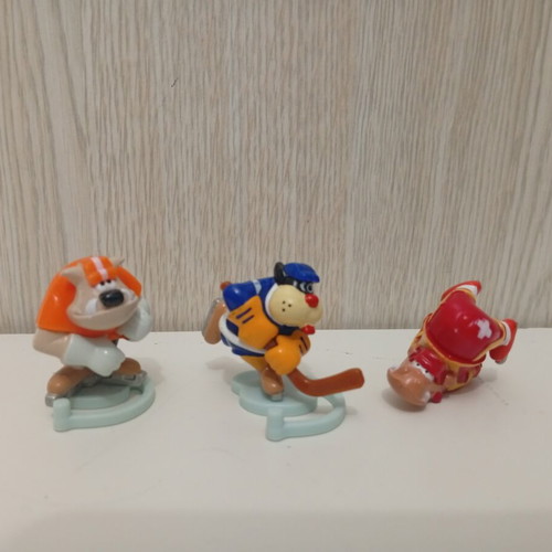 Kinder Joy Surprise Funny Ice Hockey Players figures used, set