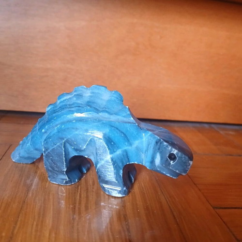 Decorative dinosaur figurine made of onyx like new