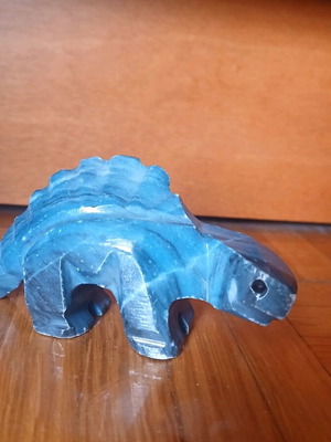 Decorative dinosaur figurine made of onyx like new