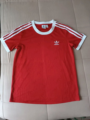 Γυναικεία μπλούζα Adidas κόκκινη με λευκές ρίγες μέγεθος medium