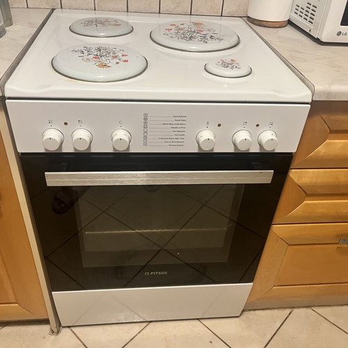 PITSOS kitchen stove with 4 burners and oven